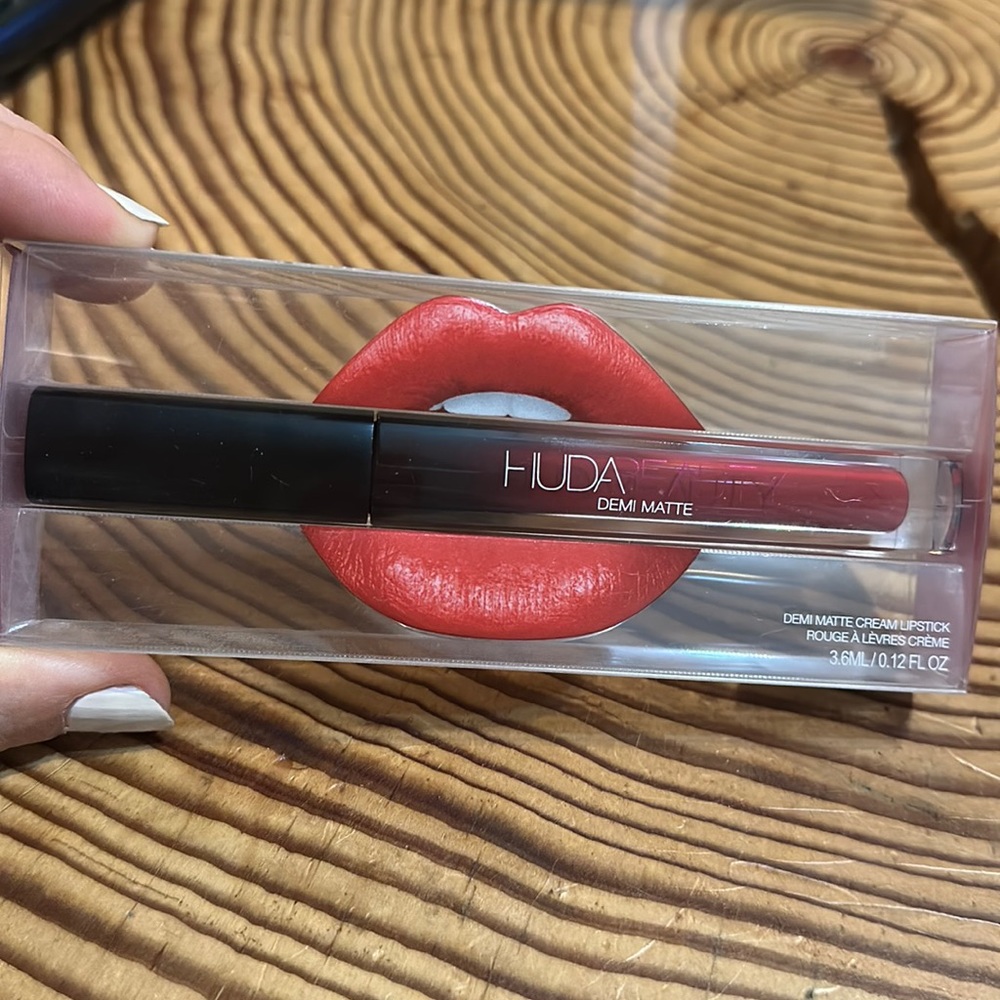 Huda Demi matte cream lipstick